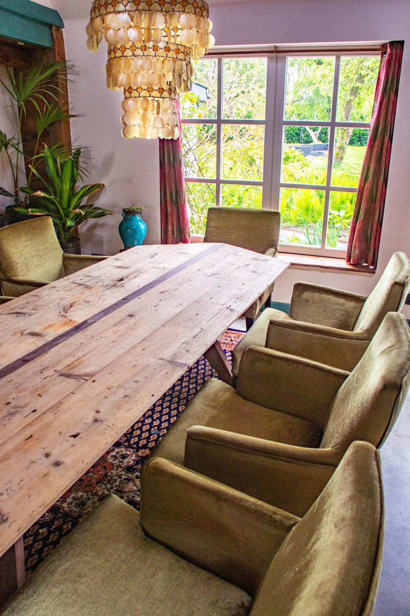 Boho Experience Wellness, Jacuzzi, Sauna, Bbq, Garden, Sleeps 10